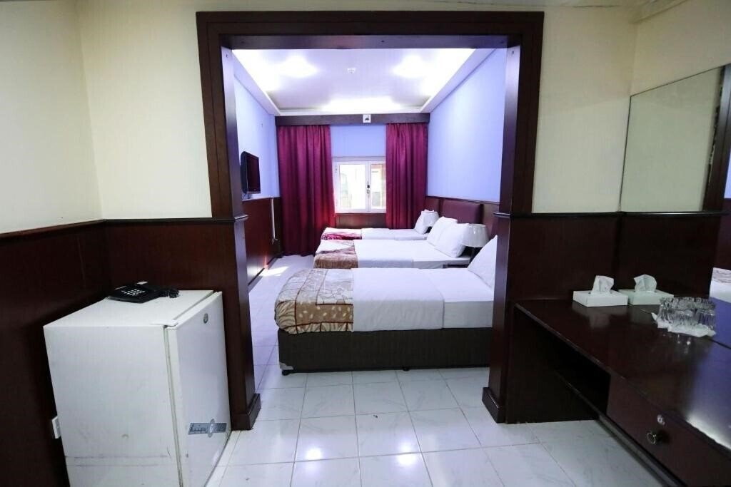 Апартаменти Tanha Hotel 3*