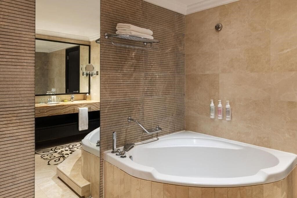 Картинка Le Meridien Mina Seyahi Beach Resort & Water Park (ex. Le Meridien Mina Seyahi Beach Resort & Marina) 5*