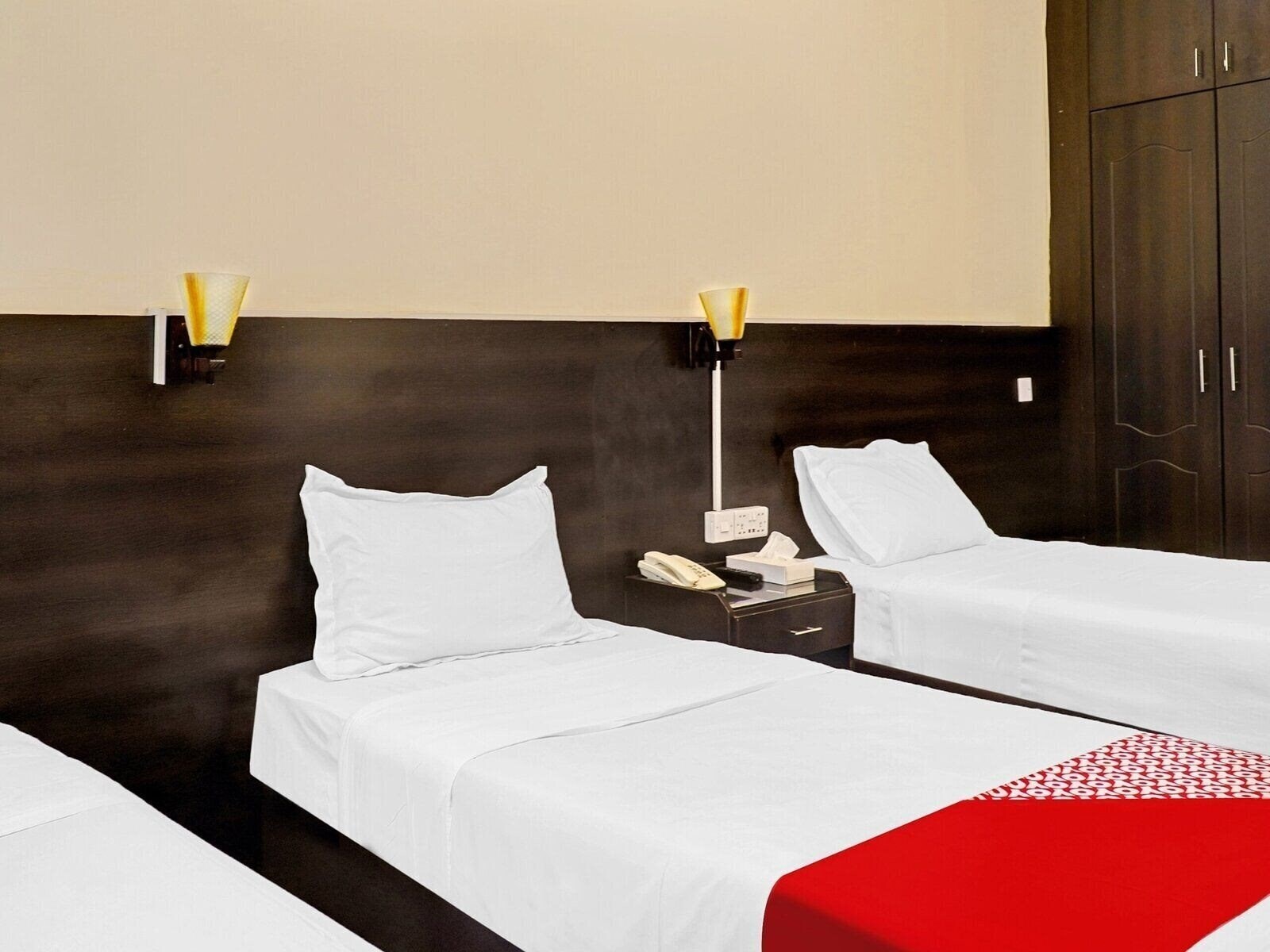 Фото Oyo 800 Moon Creek Hotel 2*