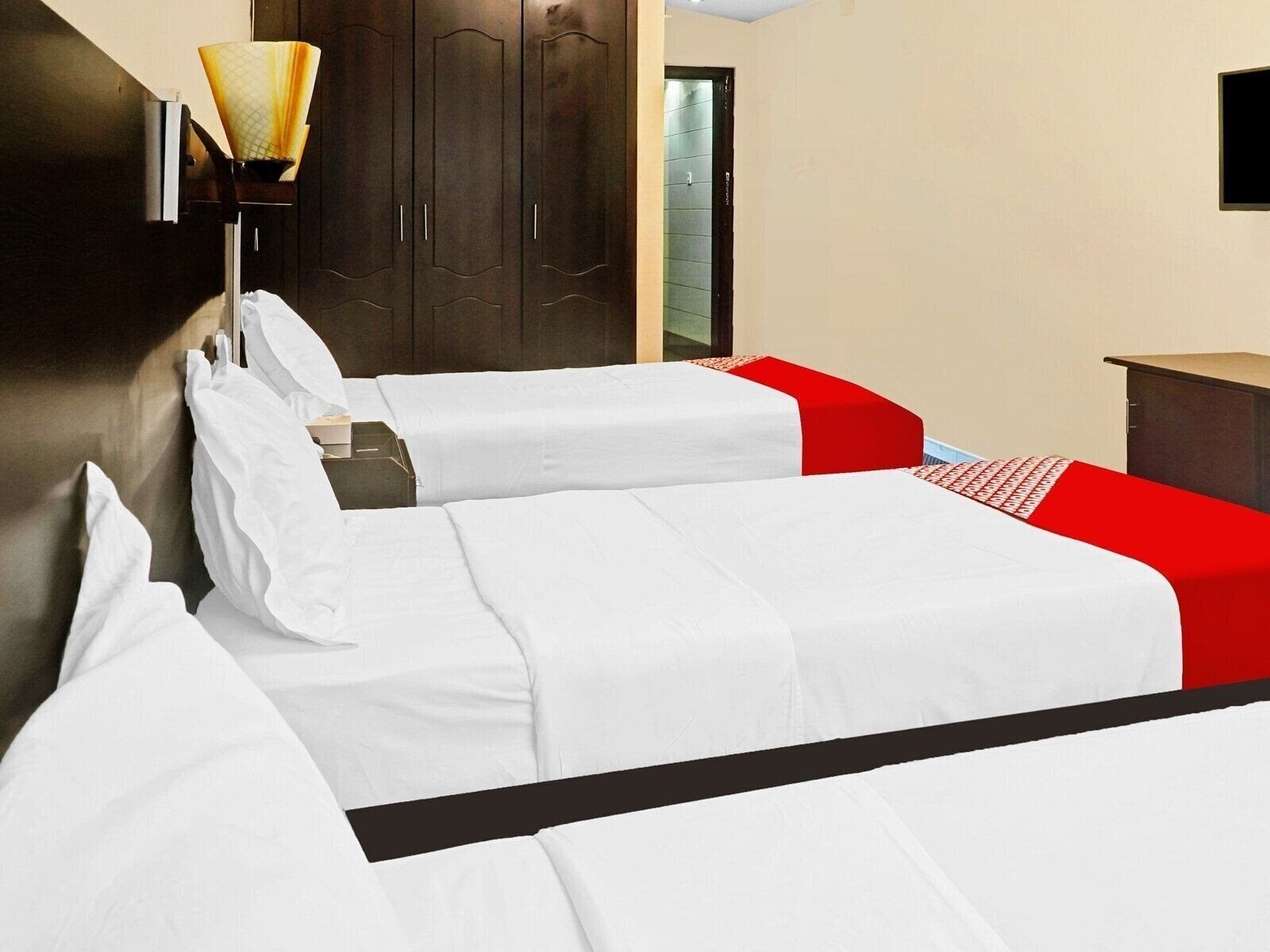 Панорама Oyo 800 Moon Creek Hotel 2*