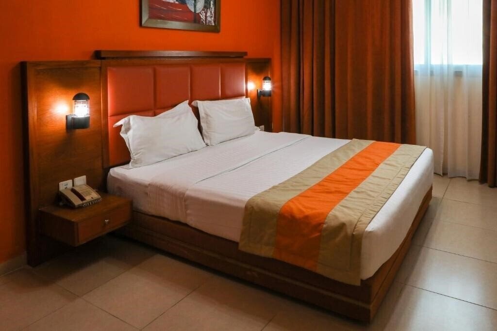 Панорама West Zone Plaza Hotel Apartments апартаменты