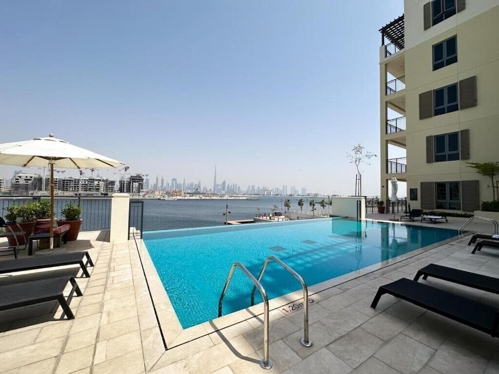Готель 1BR with Canal View In Jumeirah 4*