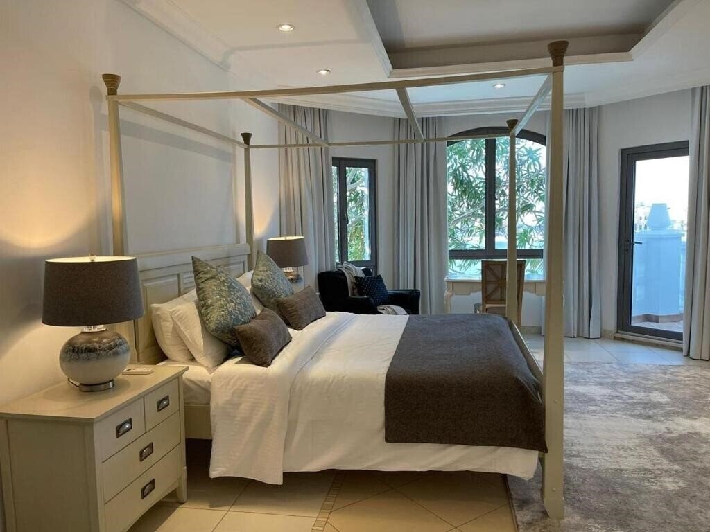 Территория The Palm Jumeirah Villas 5*