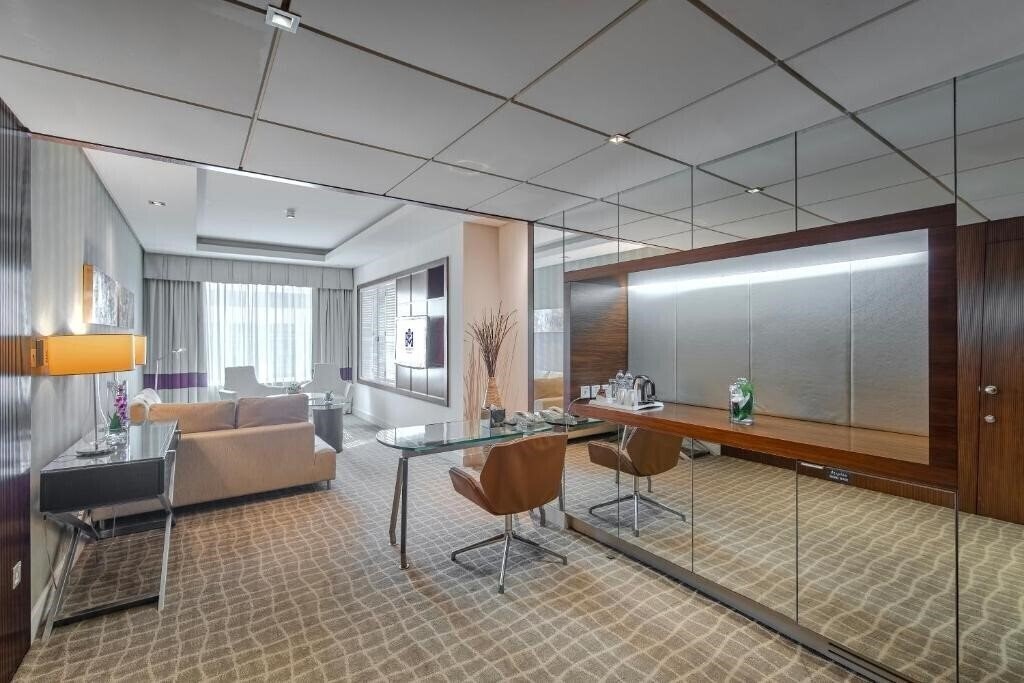 Изображение Majestic Premier Hotel Bur Dubai 4*