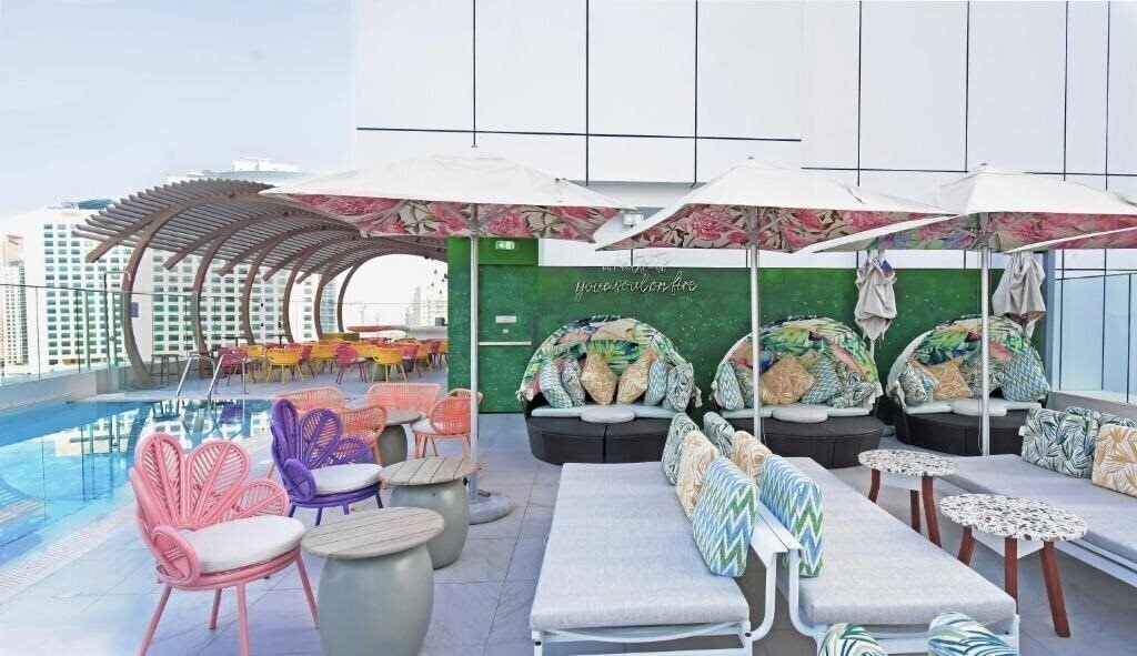 Панорама Premier Inn Dubai Barsha Heights Hotel 4*