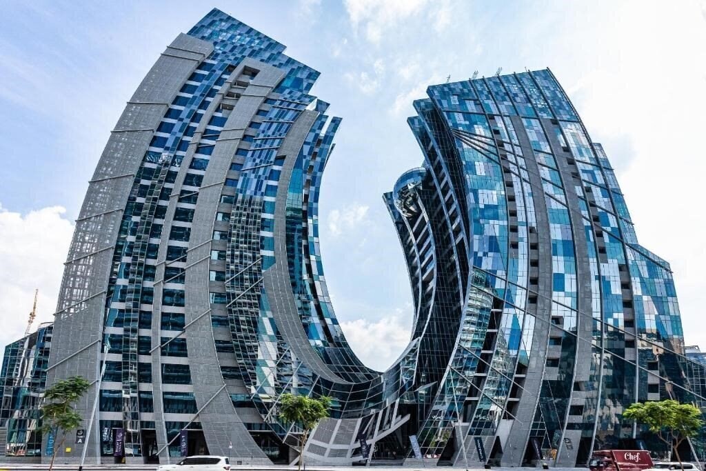 Готель Simply Comfort Suites in J One Tower 4*