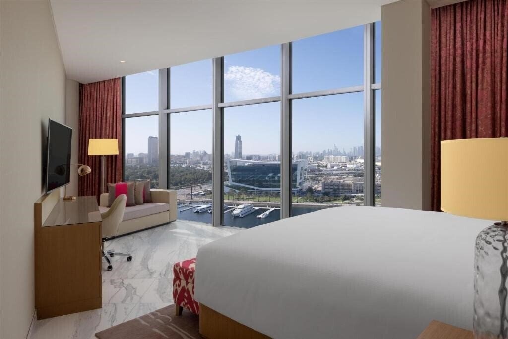 Вид Hilton Dubai Creek Hotel & Residences 5*