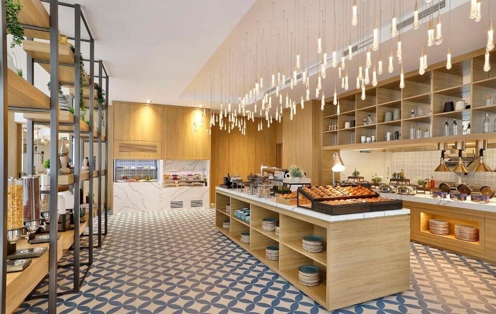 Панорама Hilton Garden Inn Dubai Business Bay 4*