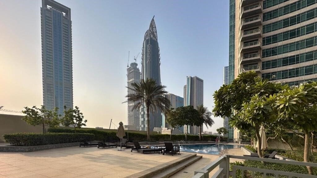Вид The Lofts West, Downtown Dubai - Mint Stay 5*