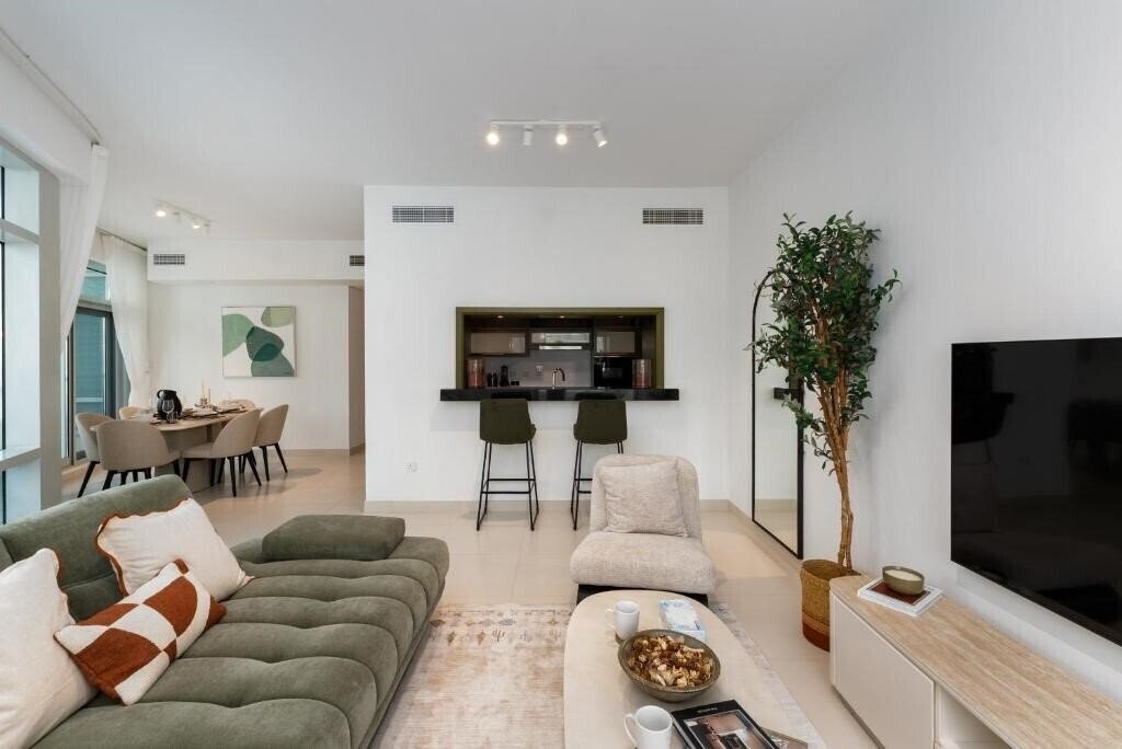 Территория The Lofts West, Downtown Dubai - Mint Stay 5*