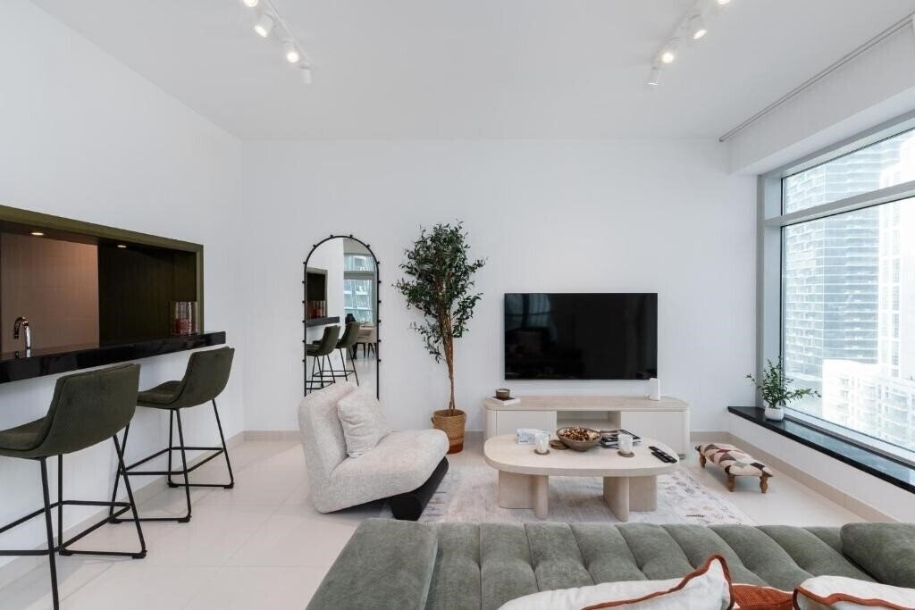 Панорама The Lofts West, Downtown Dubai - Mint Stay 5*