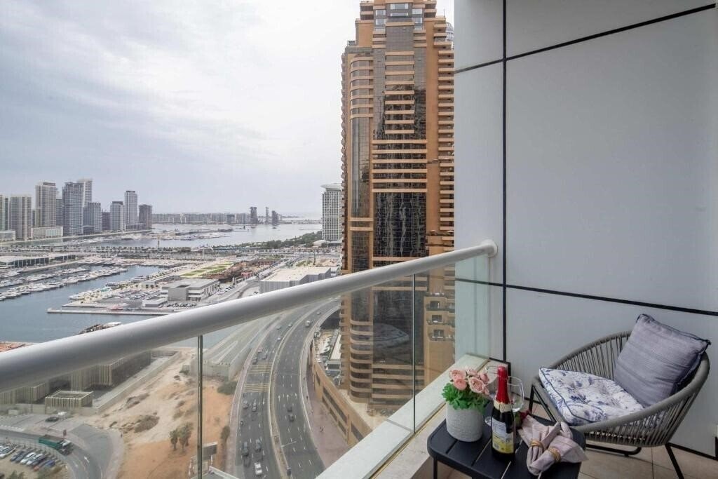 Территория Botanica Tower 4*