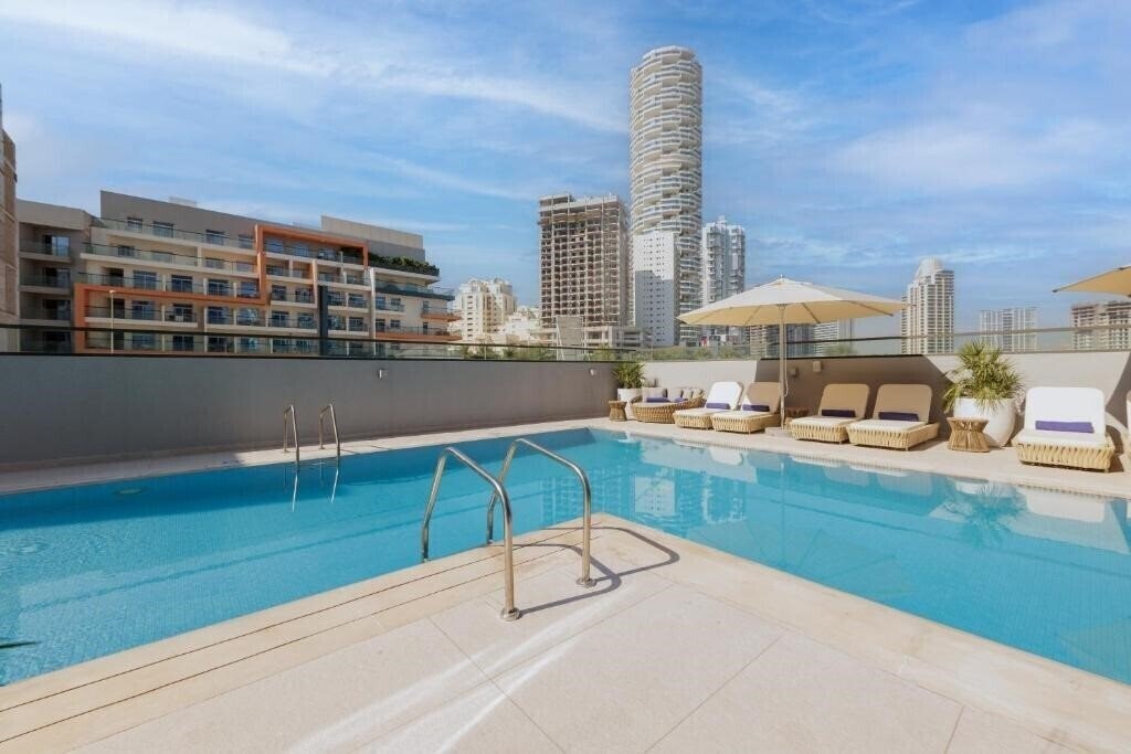 Территория Holiday Inn Dubai Village Circle by IHG (ex. Hotel Avalon Dubai Jumeirah Village Circle) 3*