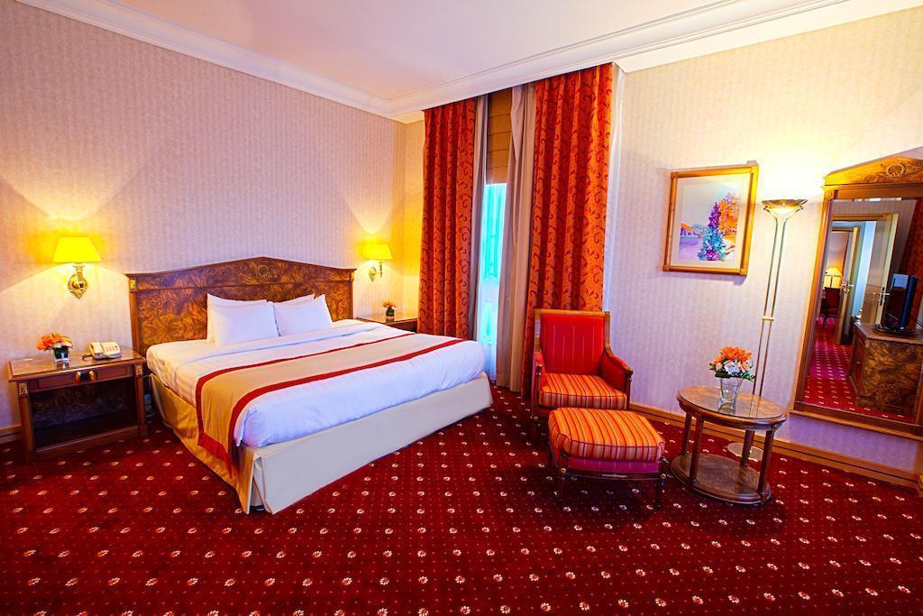 Апартаменты Capitol Hotel 4*