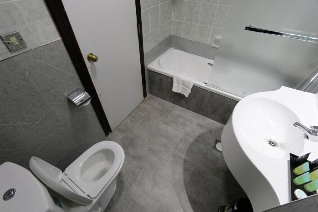 Панорама Mayfair Hotel 3*