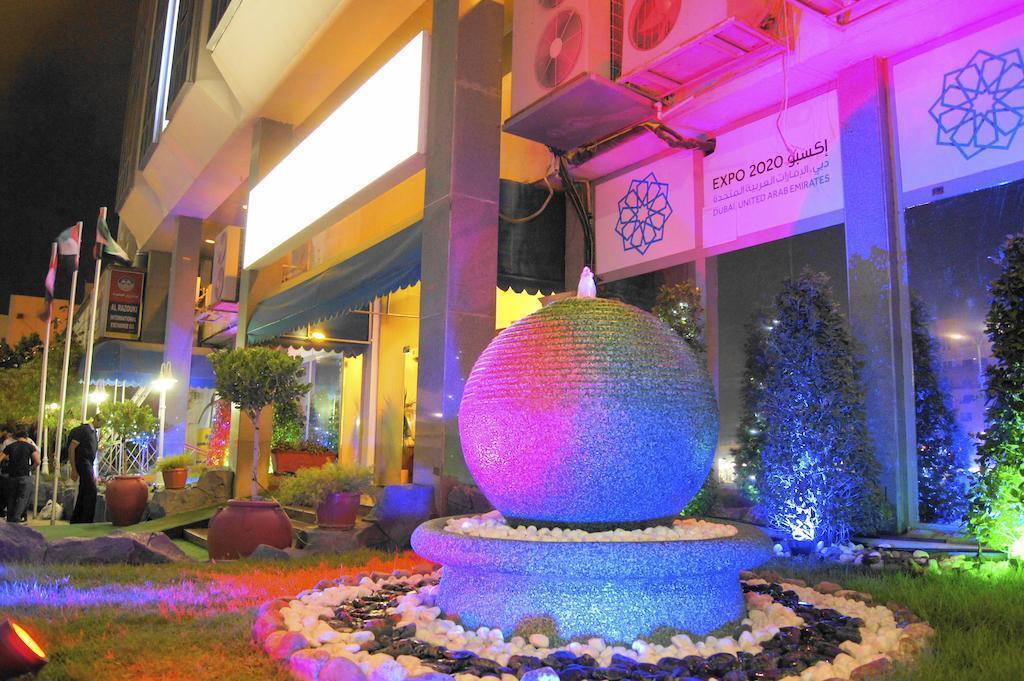 Панорама New Penninsula Hotel 2*