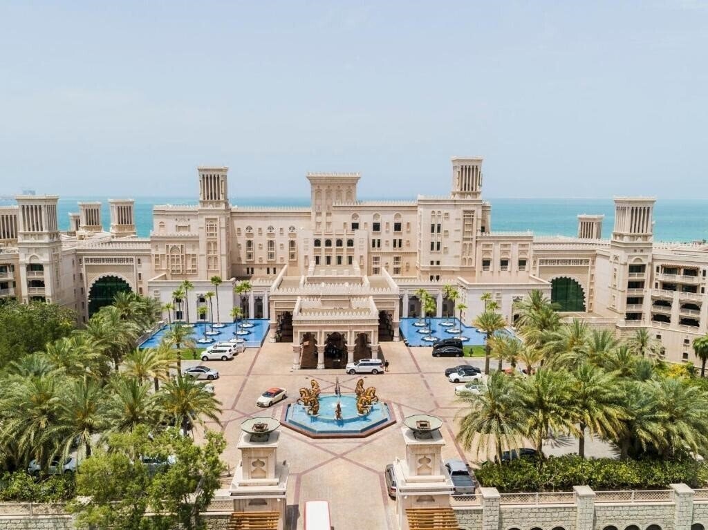 Отель Madinat Jumeirah Al Qasr 5*