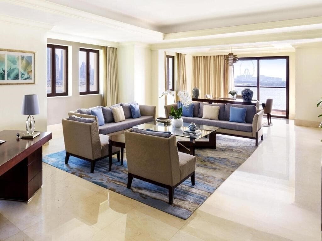 Апартаменты Fairmont The Palm Dubai 5*