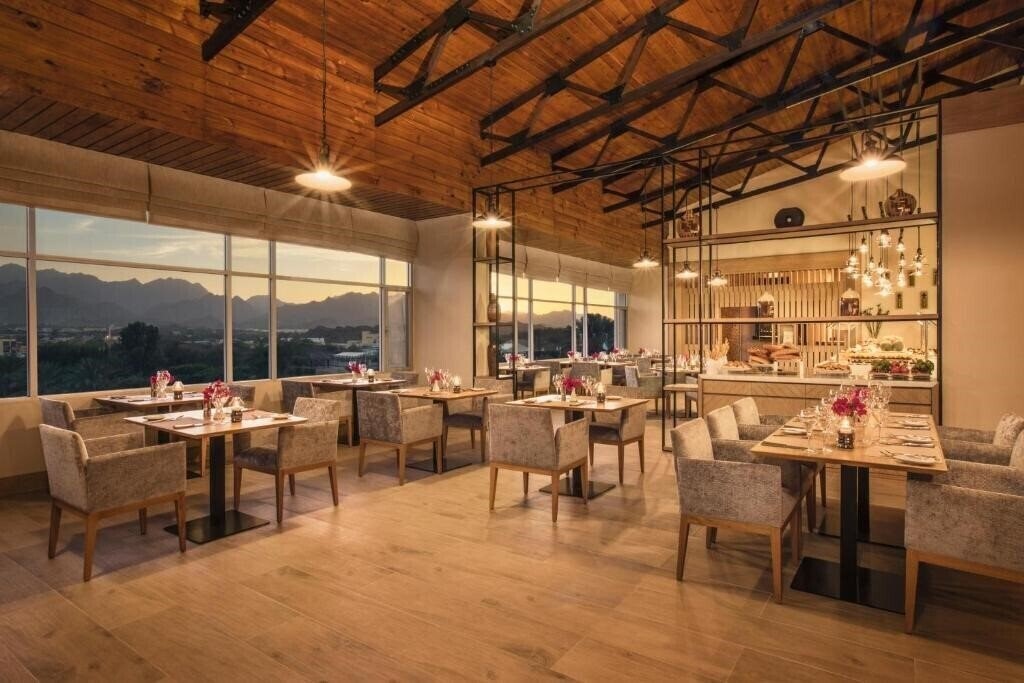 Вид Hatta Fort Hotel 5*