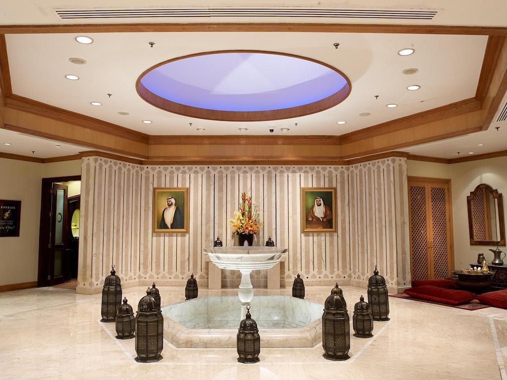 Територія Radisson Blu Dubai Deira Creek 4*