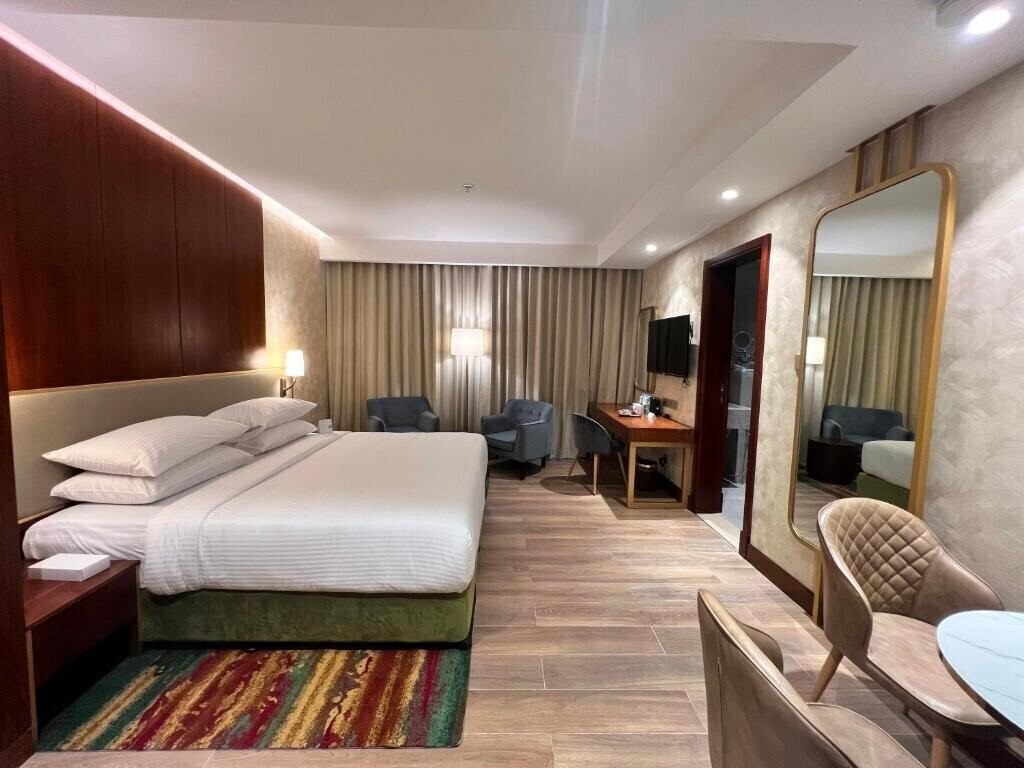 Вид City Seasons Suites 4*