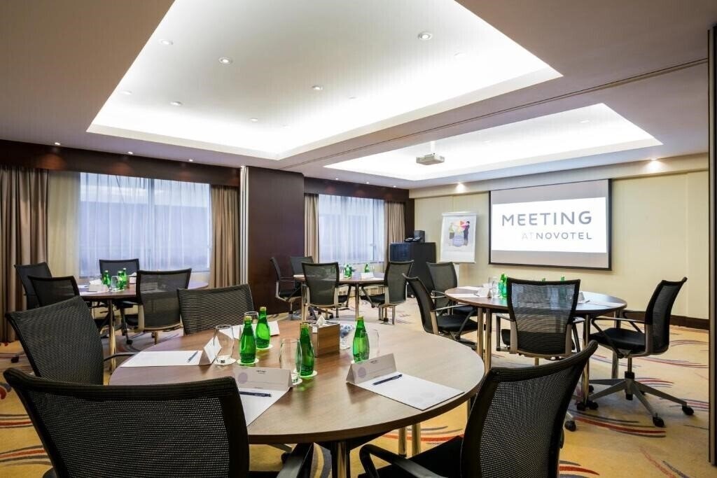 Вид Novotel Deira City Centre 4*