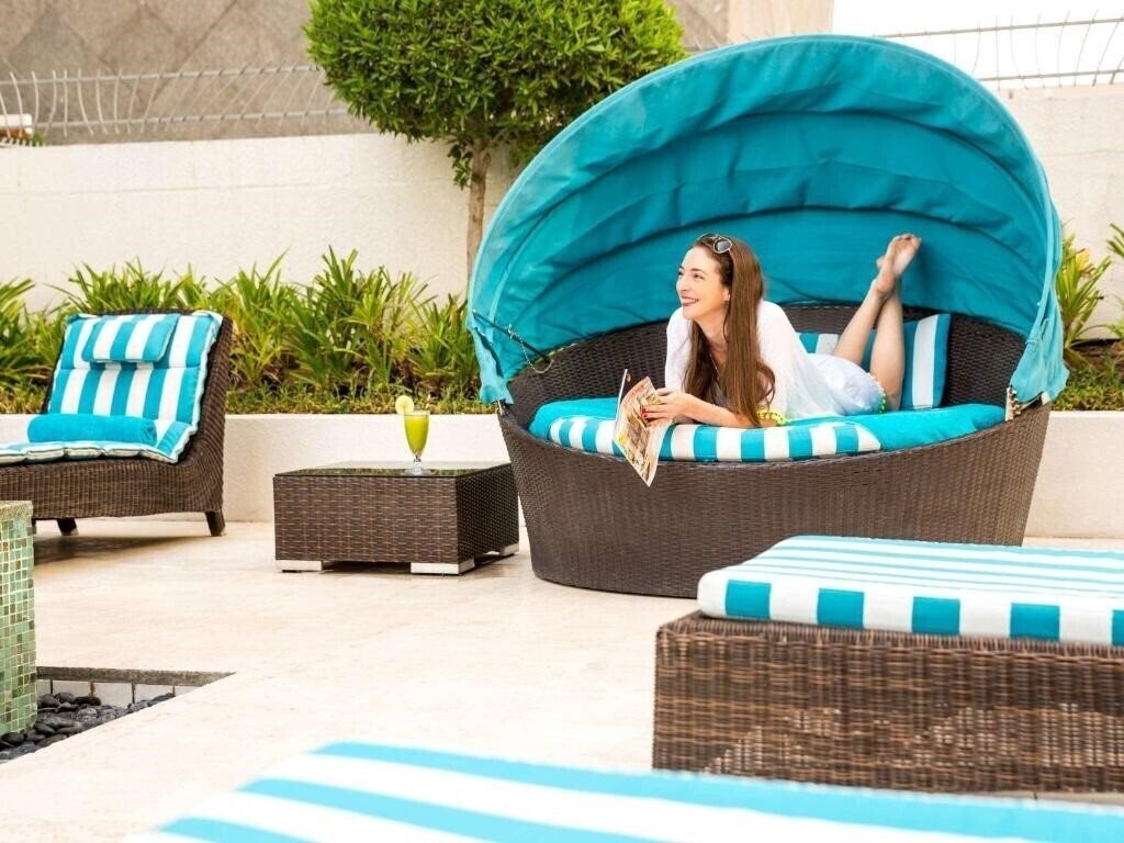 Территория Novotel Deira City Centre 4*