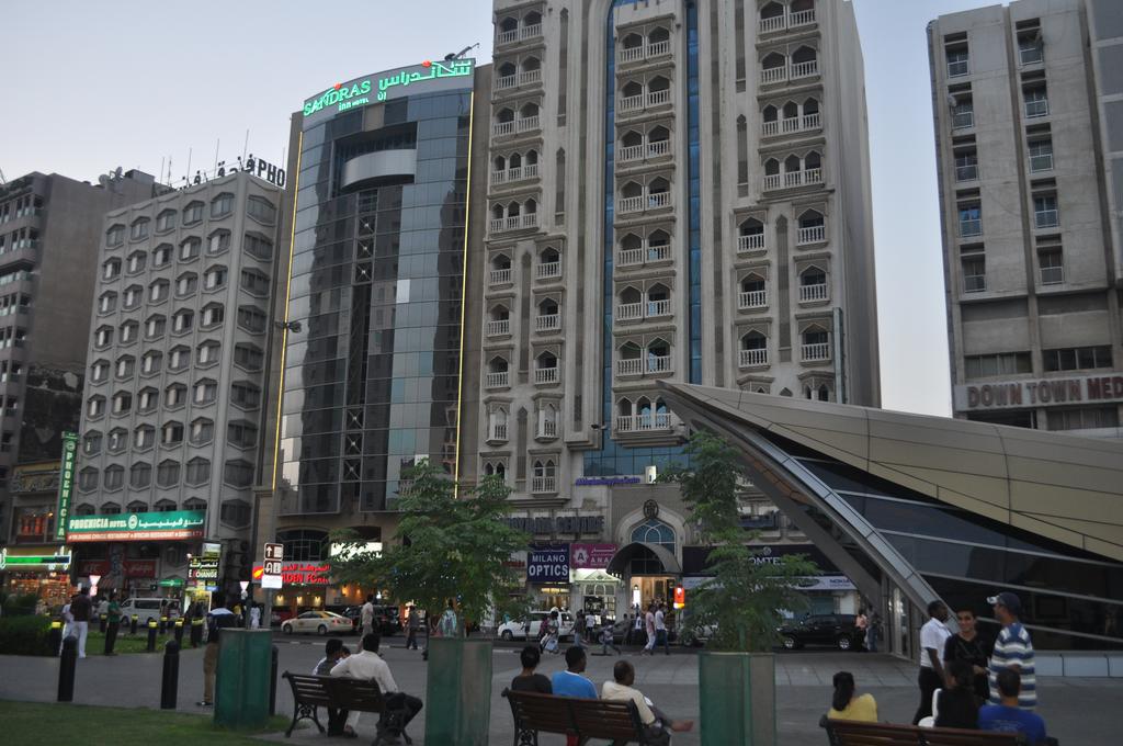 Отель Sandras Inn 3*