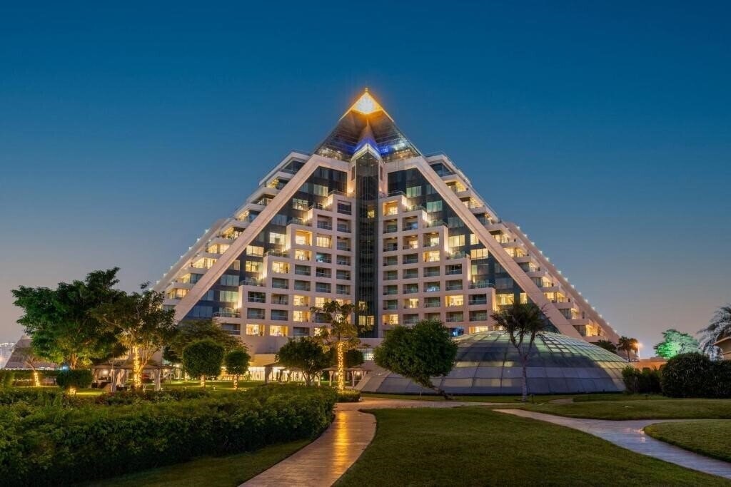 Отель Raffles Dubai 5*