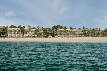 Отель Flamingo Beach Resort 3*