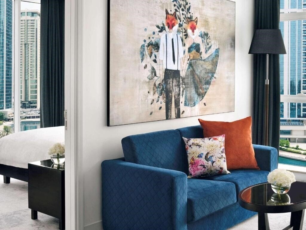 Панорама Movenpick Hotel Jumeirah Lakes Towers 5*