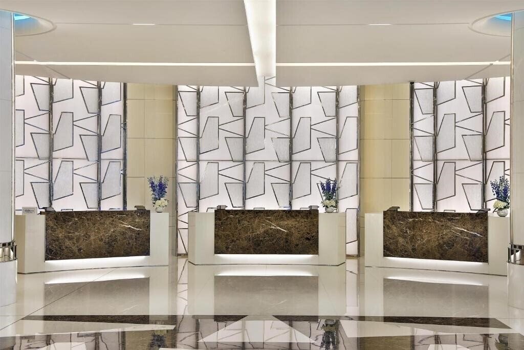 Фото Hilton Dubai Palm Jumeirah 5*