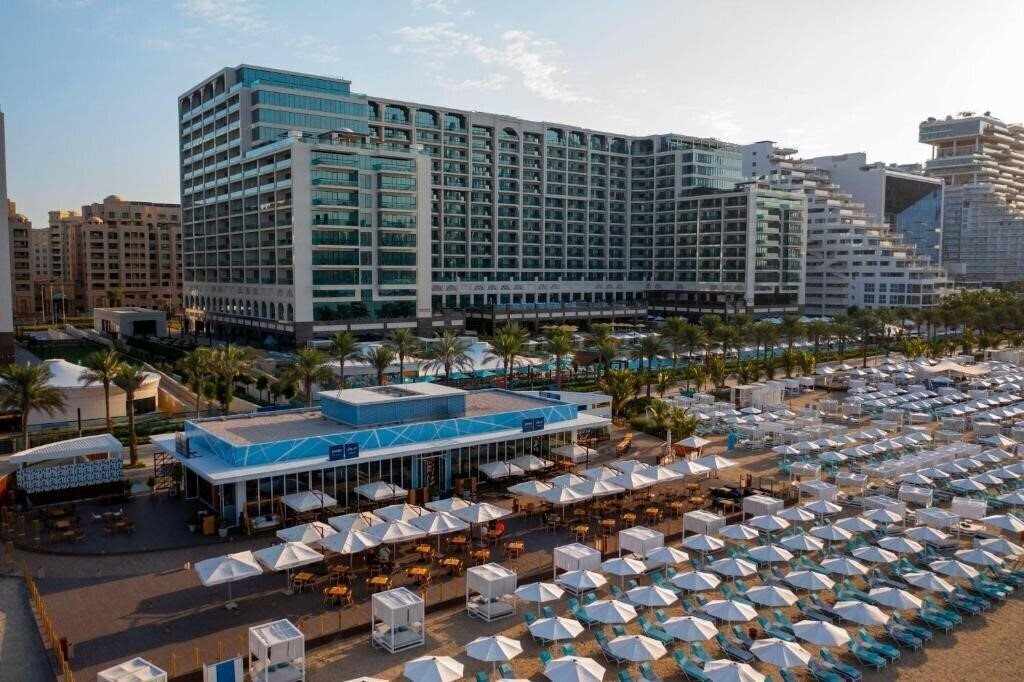 Территория Hilton Dubai Palm Jumeirah 5*