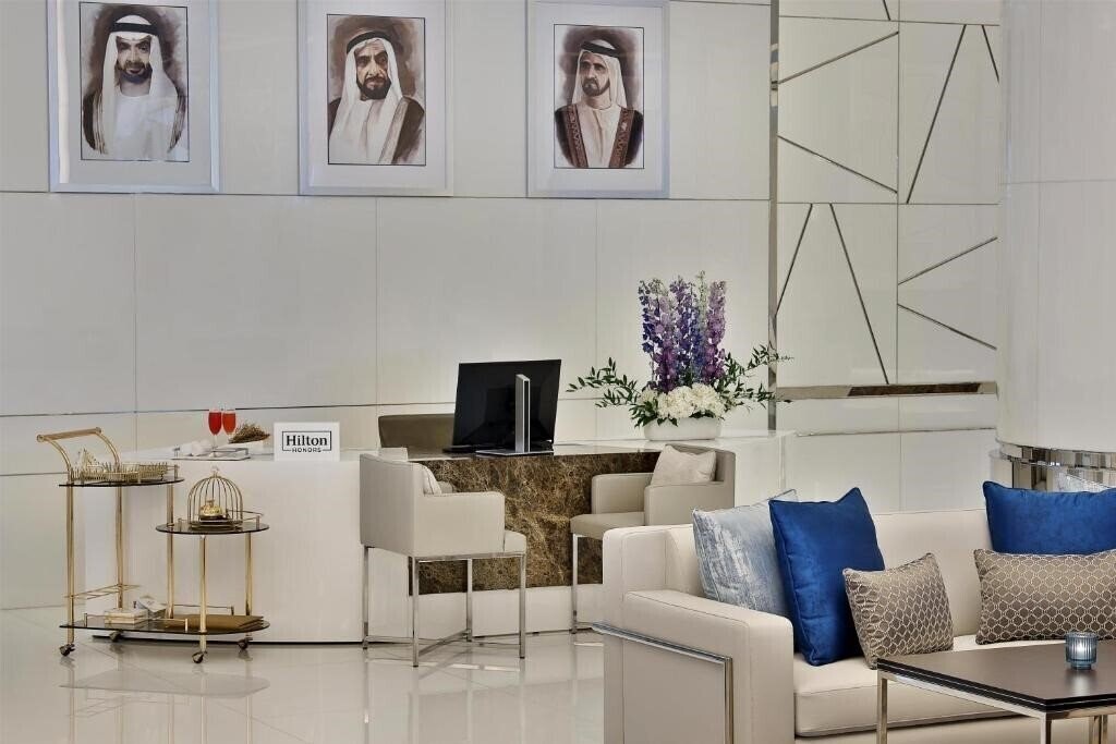 Территория Hilton Dubai Palm Jumeirah 5*