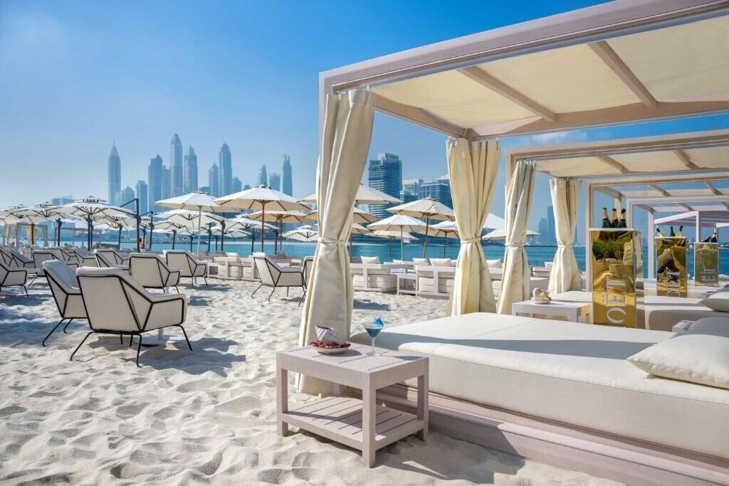 Панорама Radisson Beach Resort Palm Jumeirah 4*