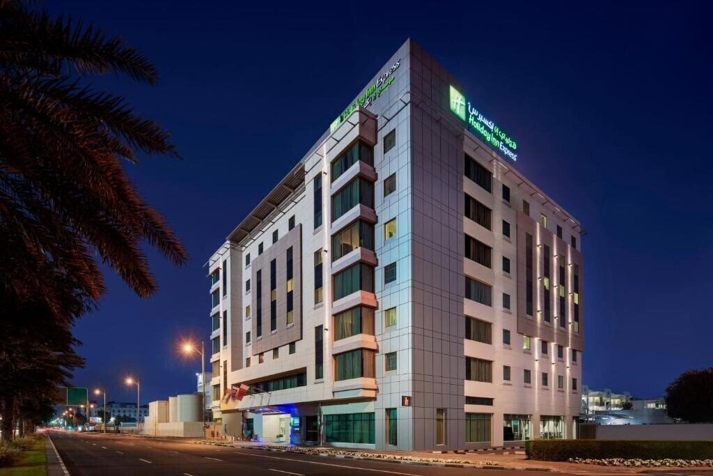 Фото Holiday Inn Express Jumeirah 3*