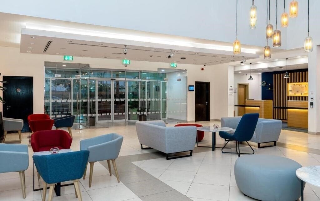 Територія Holiday Inn Express Jumeirah 3*