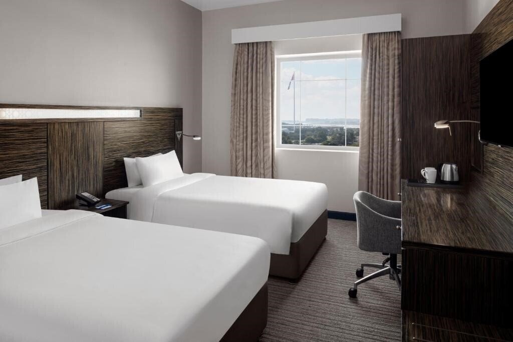 Панорама Holiday Inn Express Jumeirah 3*