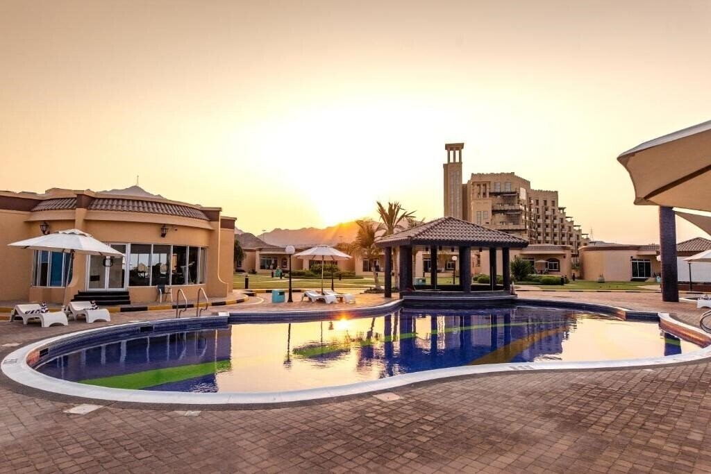 Вид Royal Beach Hotel & Resort 4*