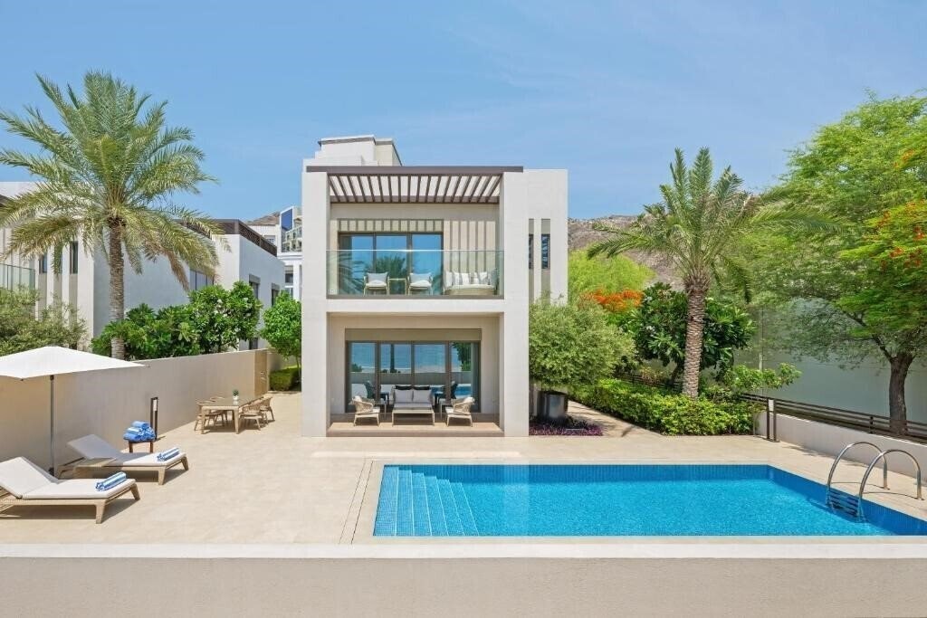 Территория Address Beach Resort Fujairah 5*