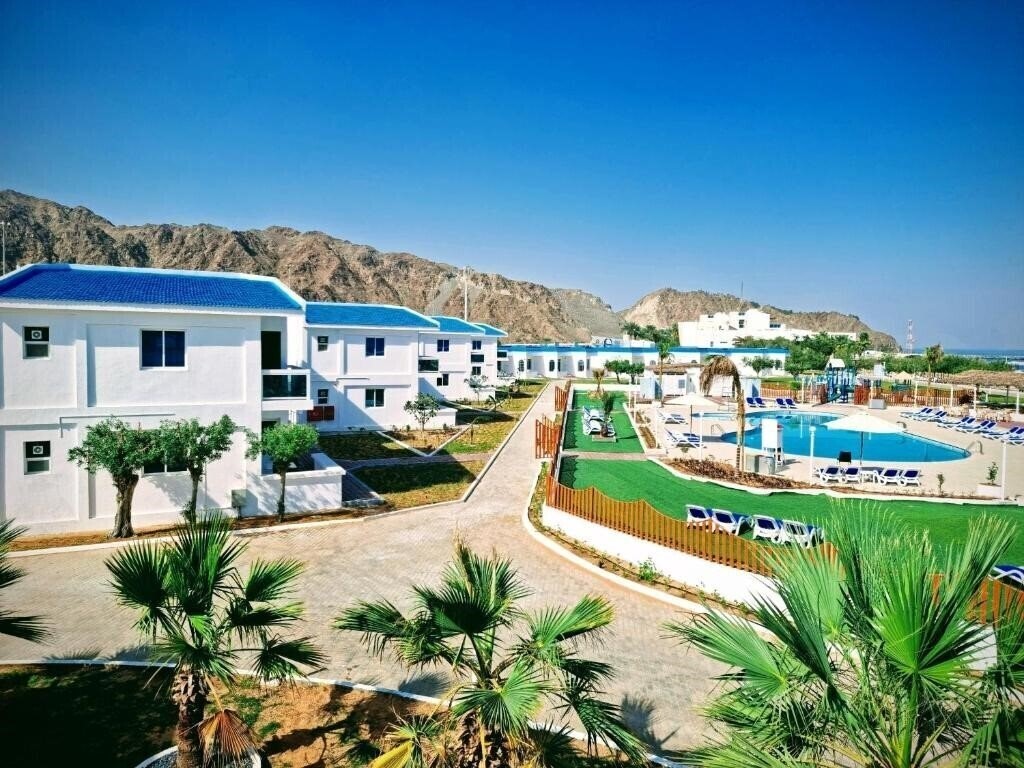 Вид Capital O 224 Holiday Beach Resort 3*
