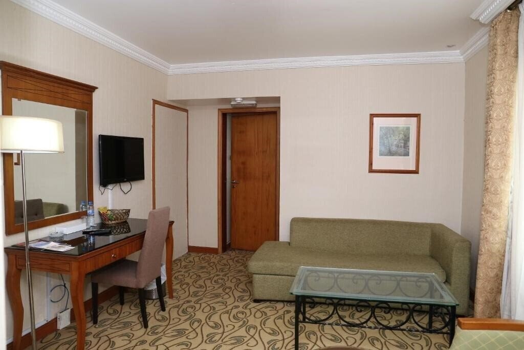 Апартаменты Oyo 328 City Plaza Hotel 2*