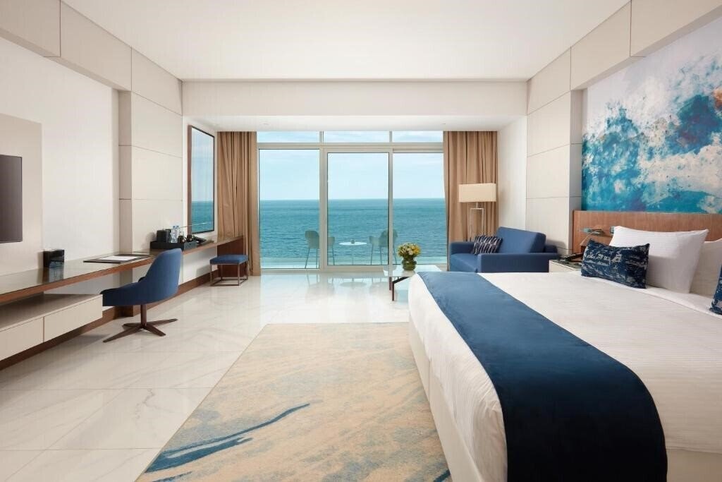 Фото Royal M Hotel & Resorts Al Aqah Beach 5*