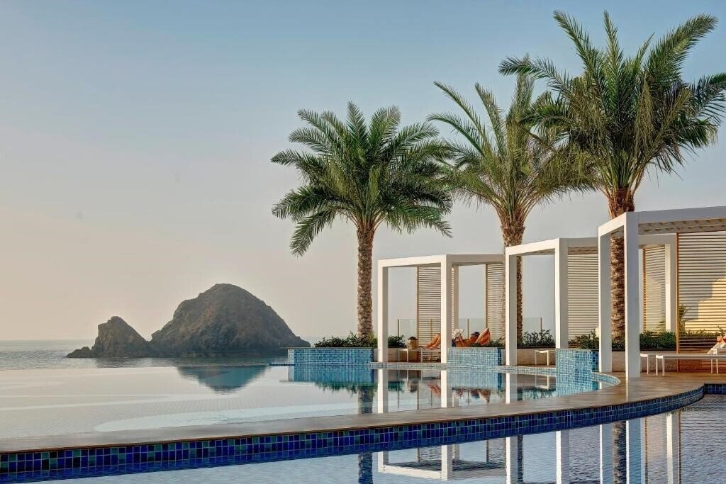 Изображение Royal M Hotel & Resorts Al Aqah Beach 5*