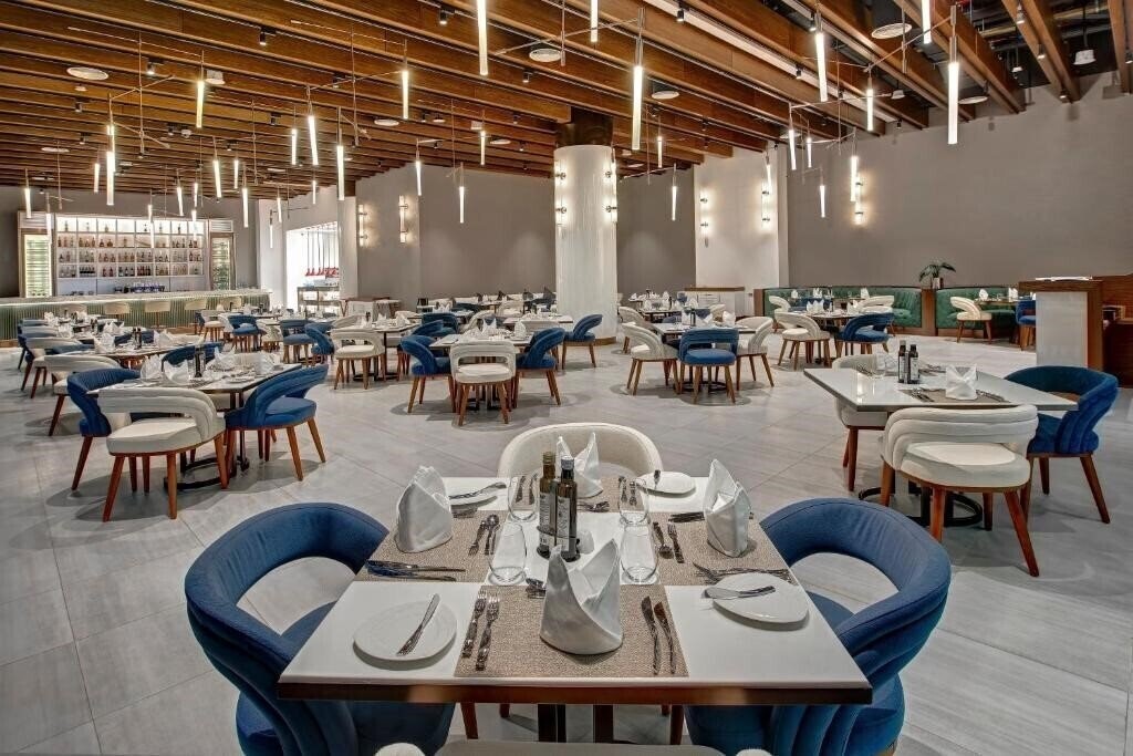 Картинка Royal M Hotel & Resorts Al Aqah Beach 5*