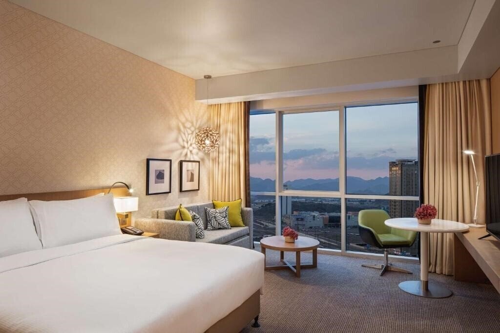 Апартаменты DoubleTree by Hilton Fujairah City 5*