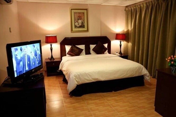 Фото Falcon Hotel Apartments 3*