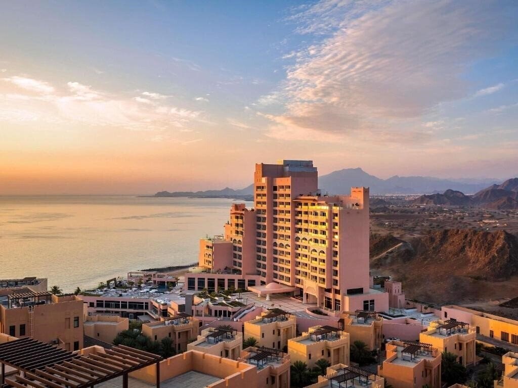 Отель Fujairah Beach Motel 5*