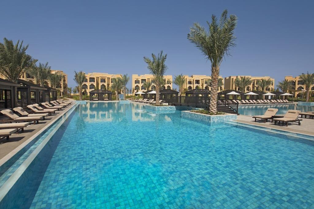 Территория Double Tree by Hilton Resort & SPA Marjan Island 5*