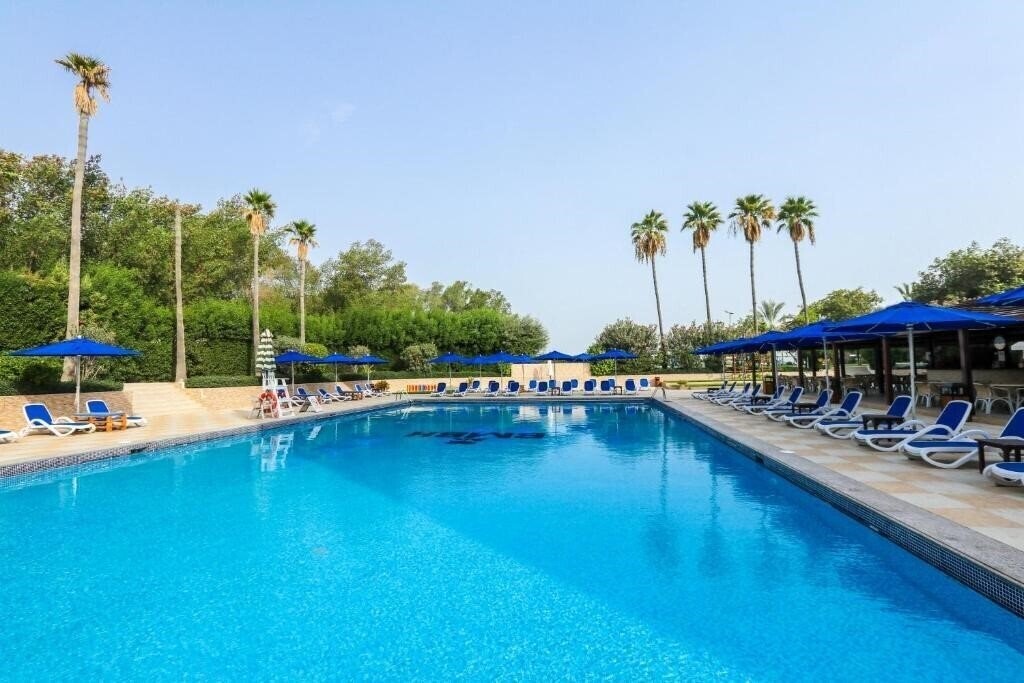 Территория BM Beach Hotel 4*
